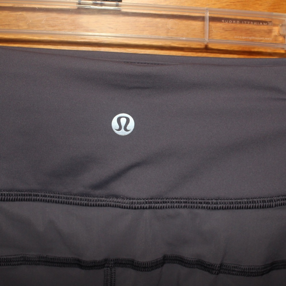 Lululemon Cinch and Stretch Short 2.5” - Picture 3 of 3